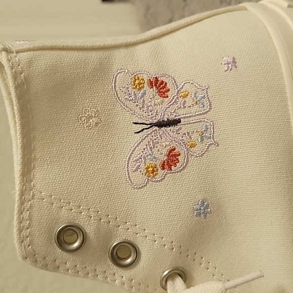 Converse Chuck Taylor All Star Lift Butterfly Wings Platform Sneaker - Picture 4 of 9